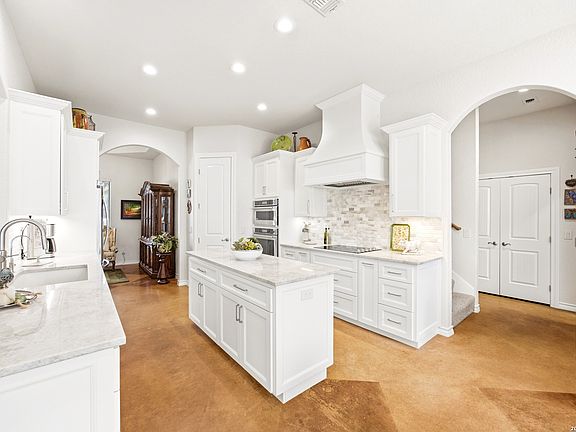 2nd image of 541 Saxet Trl