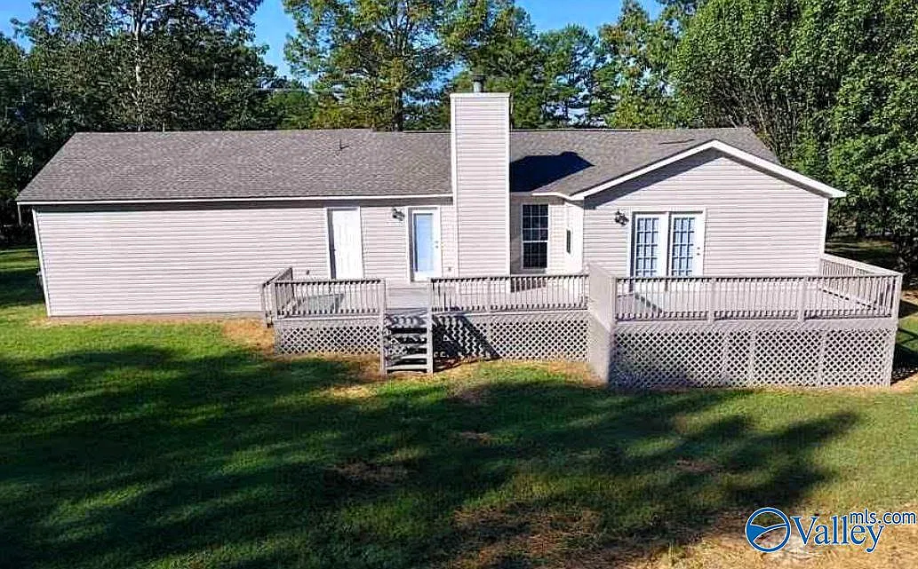 3 bed, 2.0 bath, 1660 sqft, $2,000 — Photo 2
