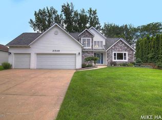 2546 Moerland Dr NW, Grand Rapids, MI 49504