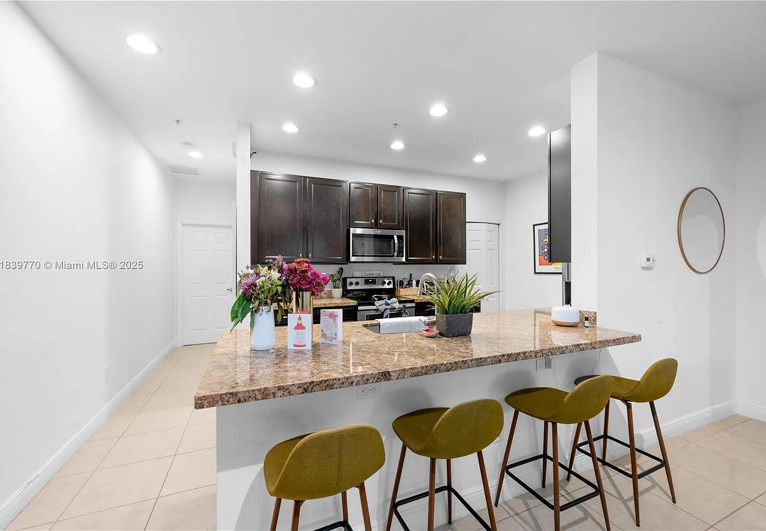 3 bed, 3.5 bath, 1698 sqft, $3,025 — Photo 4