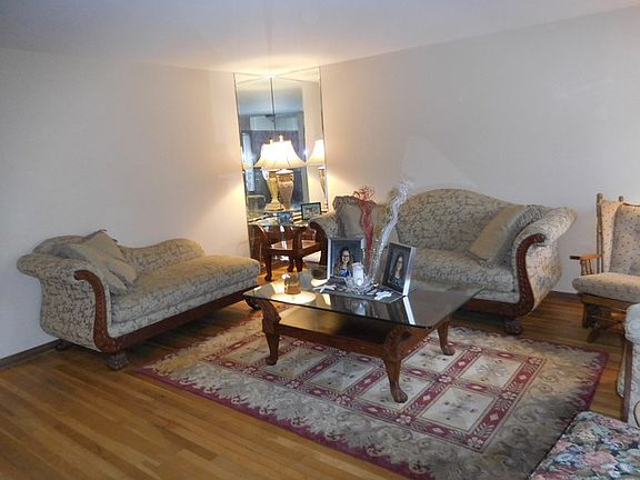 3rd image of 142 Murray Dr