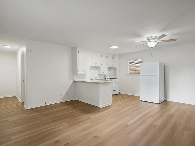 Villa North Apartments - 1 bedroom apartment — Photo 14