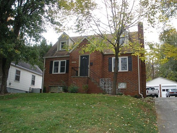 1st image of 570 Jackson St