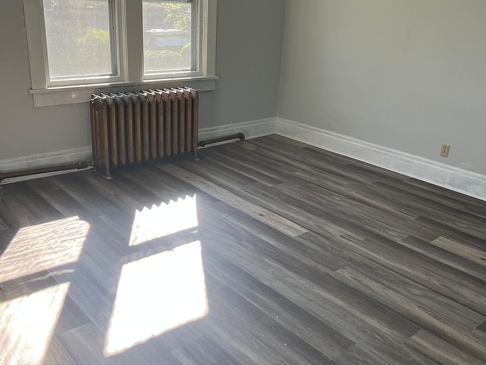2nd image of 912 Cass St