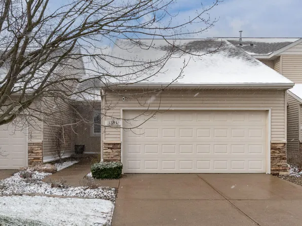 1361 S Village Cir, Kalamazoo, MI 49009