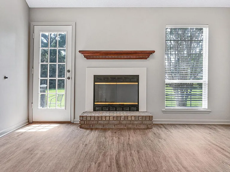 106 N Hiley Ct — Photo 12