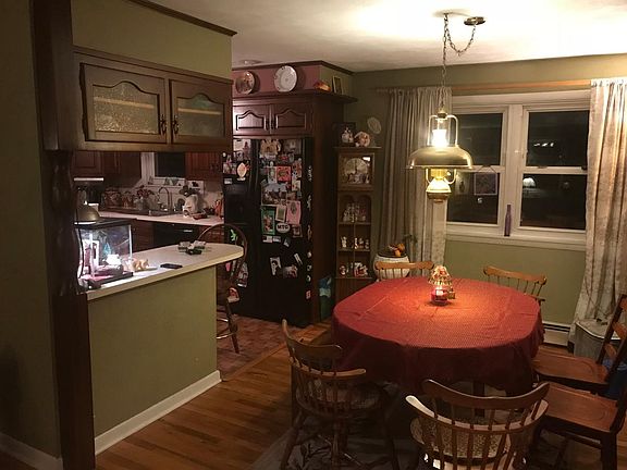 Dining into kitchen