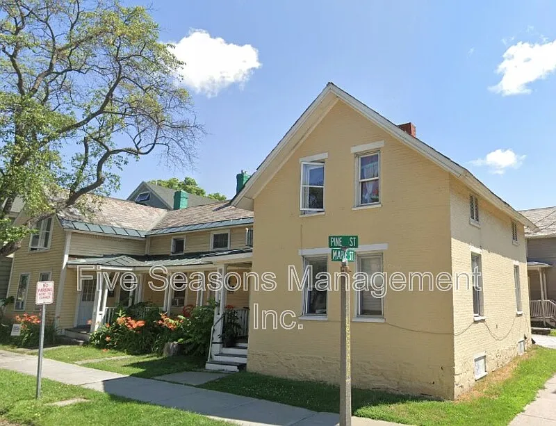 3 bed, 1.0 bath, 1100 sqft, $2,800 — Photo 1