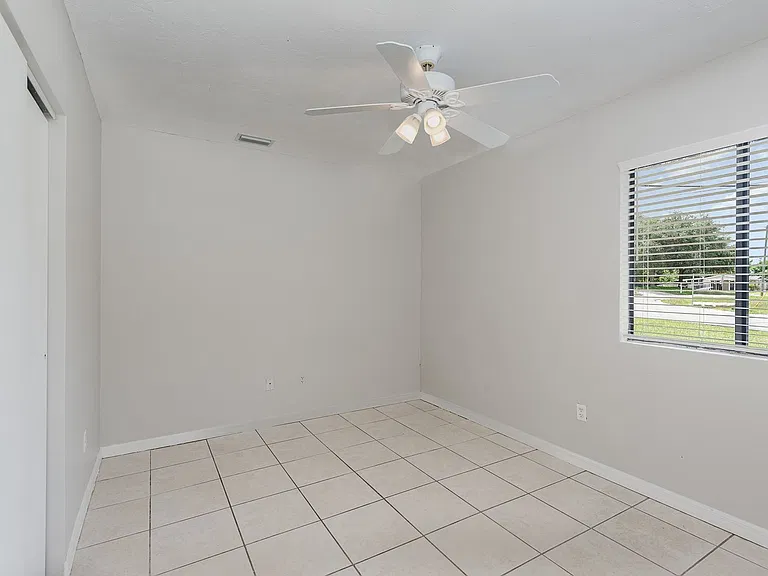 2620 Redwood Ave — Photo 11