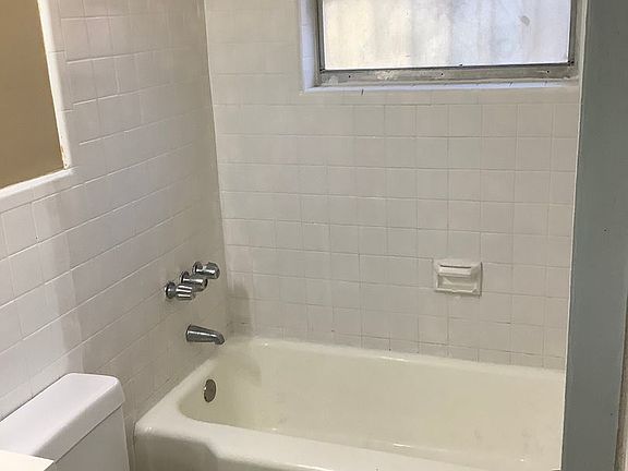 5th image of 10908 N Lantana Ave