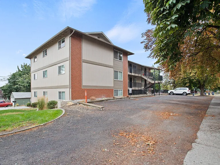 Campus View Apartments near EWU! — Photo 11