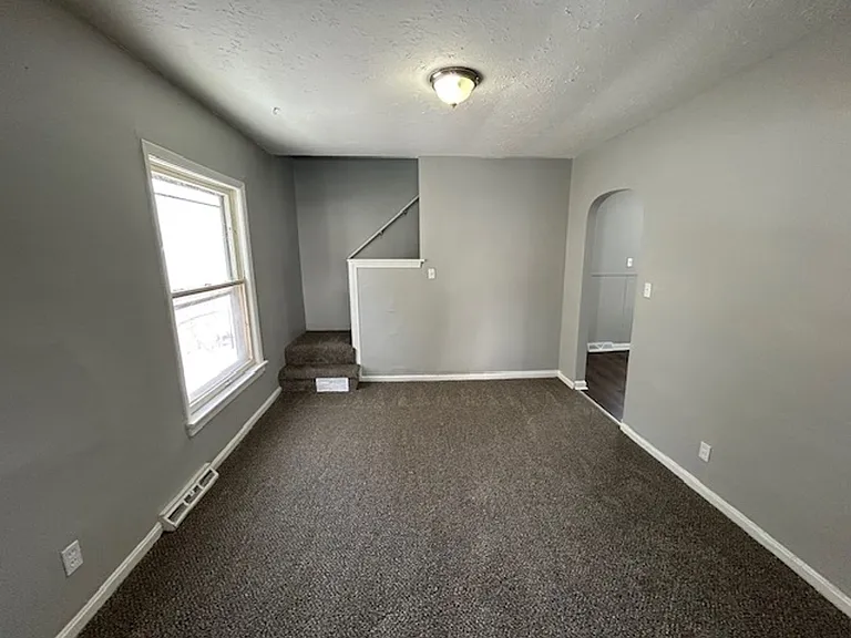 939 W 22nd St — Photo 5