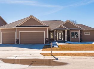 3016 Stone Park Dr NE, Rochester, MN 55906