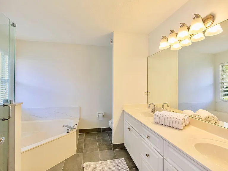 13513 Fountain View Blvd — Photo 12