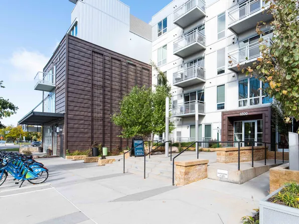 1800 Lake Apartments