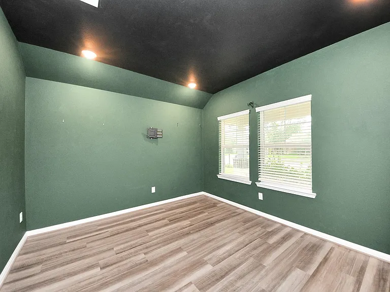 518 Ellwood Terrace Ln — Photo 4