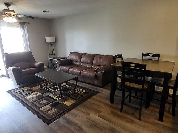 4th image of 1396 Hunters Rd APT J