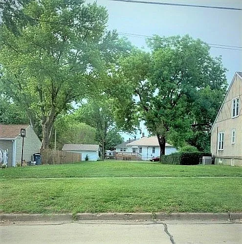 1027 W Clay St photo 1