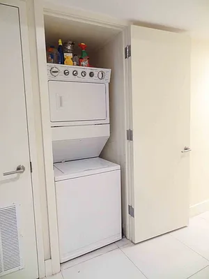 Rented by Delmark Realty LLC | media 15