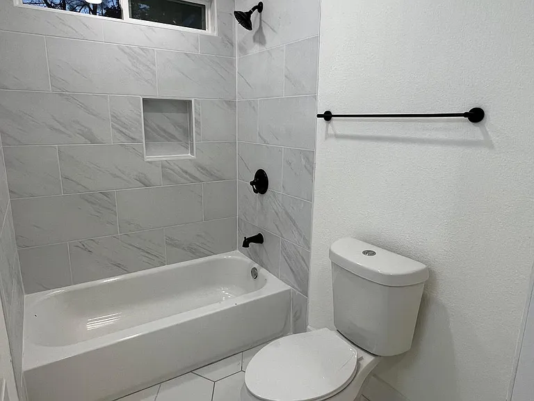 335 Avenue G — Photo 5