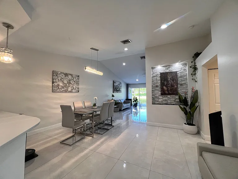 1590 Orion Ln — Photo 3