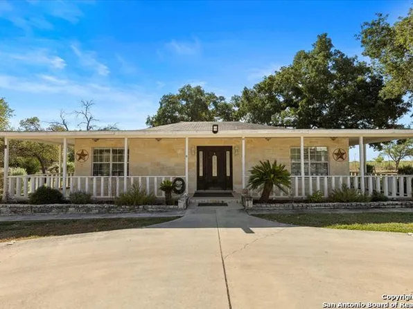 225 RIDGEVIEW DR, Pleasanton, TX 78064