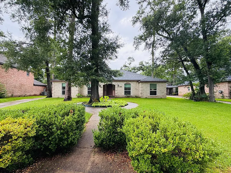 2123 Lakeville Dr — Photo 4