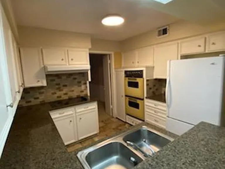 7640 Dentcrest Dr — Photo 5