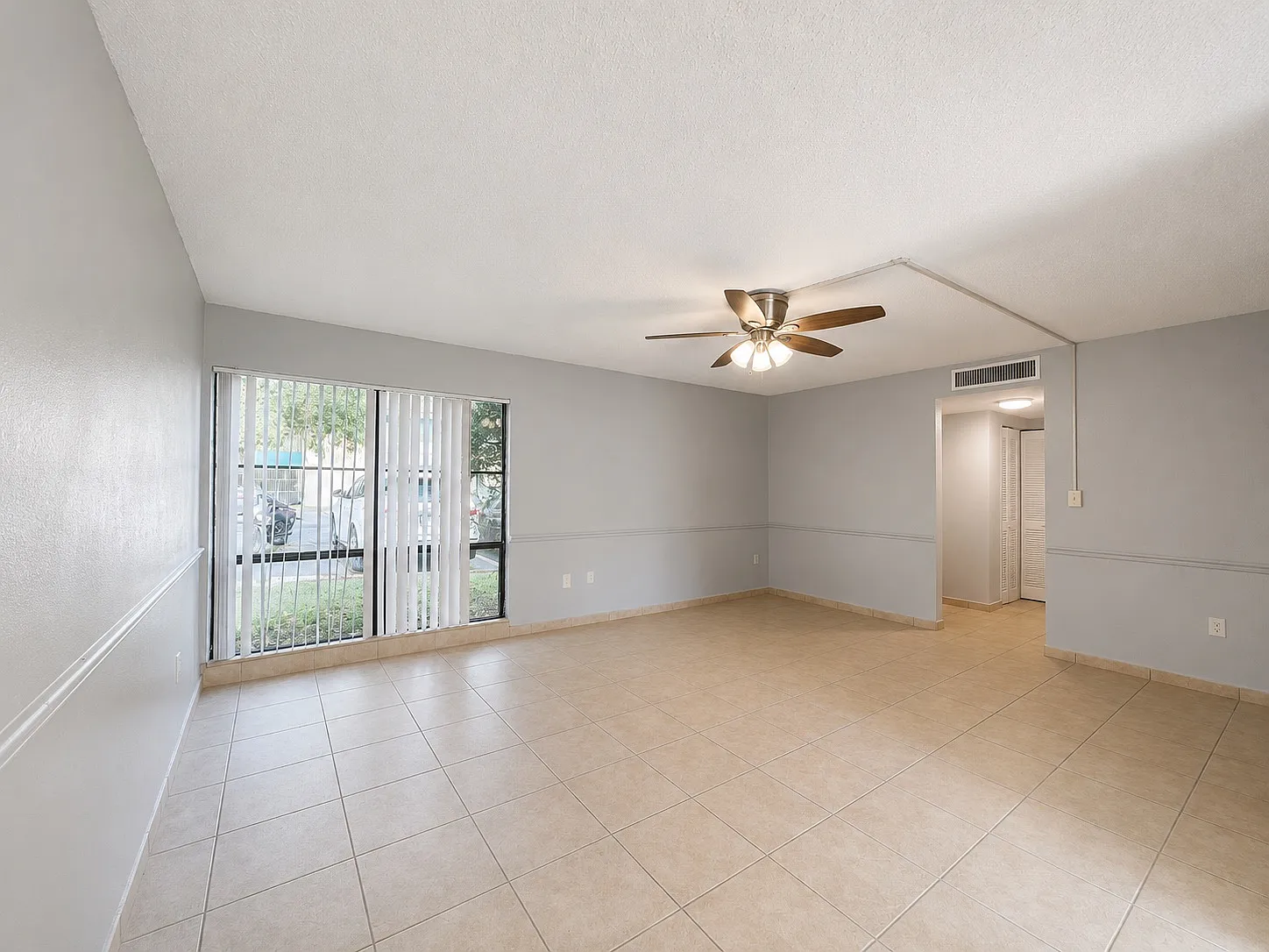 2811 SW Archer Rd — Photo 2