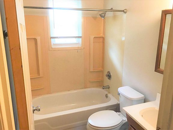 5th image of 810 Jackson Ln #810