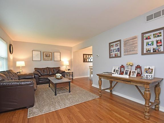 3rd image of 8406 Linderwood Ln