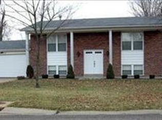 910 Barbara Ann Ln, Ballwin, MO 63021