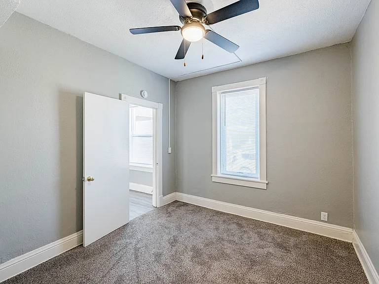 2215 Vinton St — Photo 11