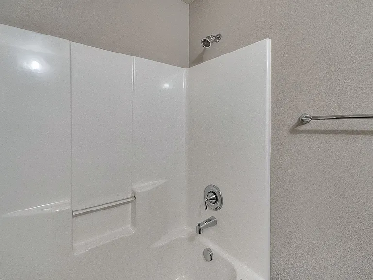 780 NE Adwick Dr — Photo 24
