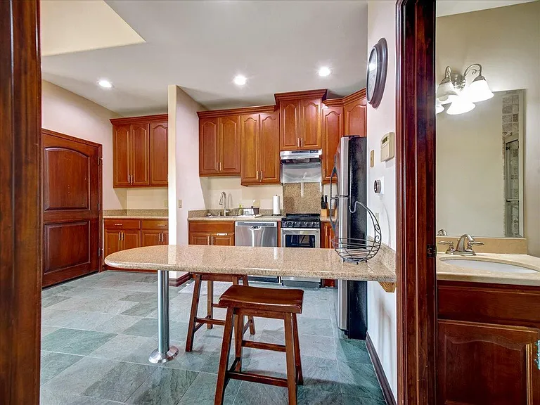 10769 Ohio Ave #Penthouse 2 — Photo 9