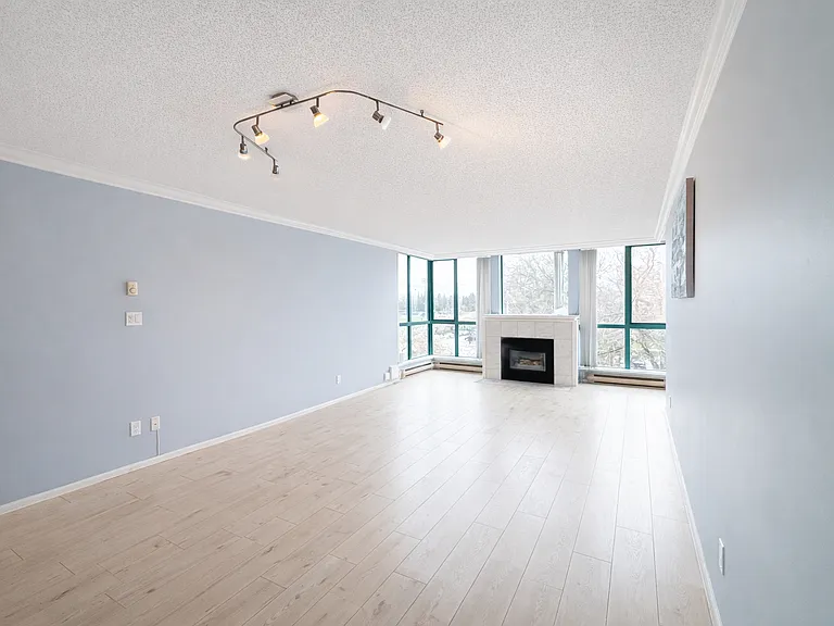 7500 Granville Ave #405 — Photo 6