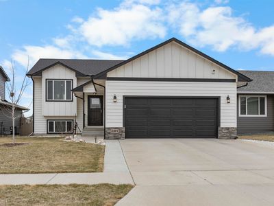2301 S Ronsiek Ave, Sioux Falls, SD, 57106