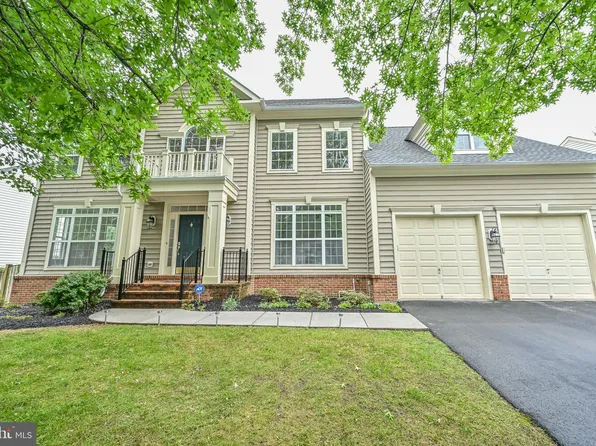 16664 Leocrie Pl, Woodbridge, VA 22191