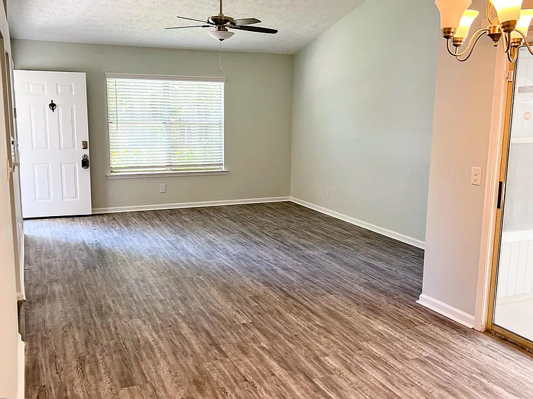 6 N Quail Xing — Photo 3