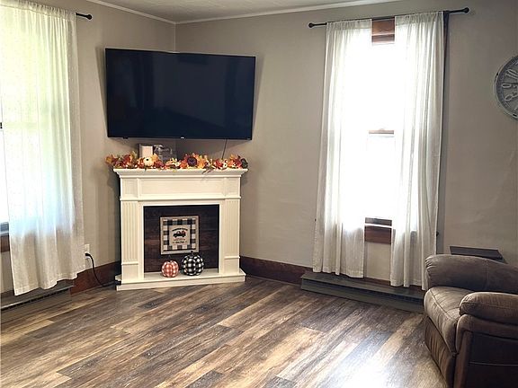 4th image of 108 Thomas St