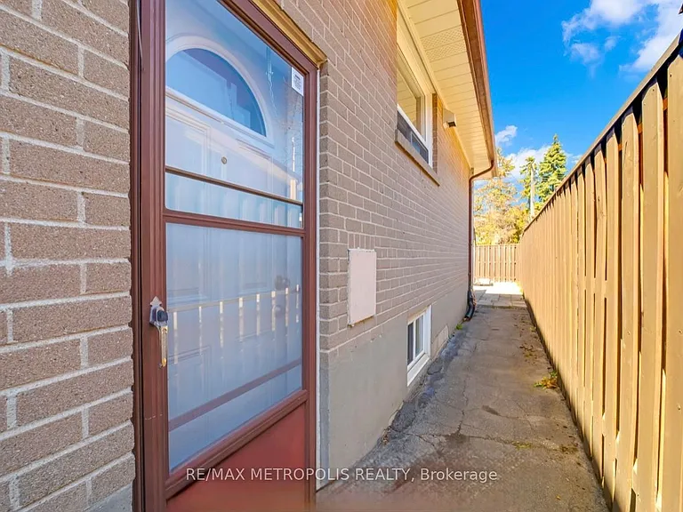 103 Packard Blvd #BASEMENT — Photo 11