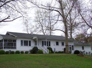35 Beach Dr, Hartfield, VA 23071