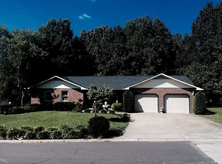 1st image of 2582 Magnolia Ave