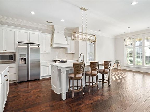 5th image of 612 Chateau Andelot