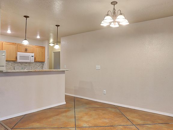 4th image of 1409 W Orchard Ave