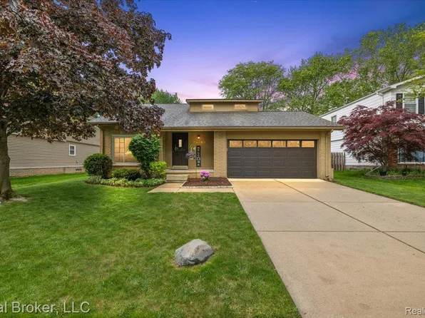 24765 Apple Crest Dr, Novi, MI 48375