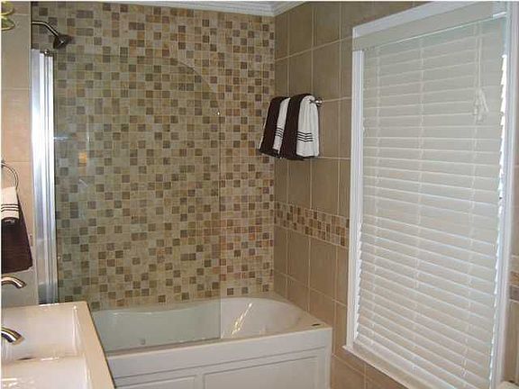 5th image of 218 Runnymede Ln