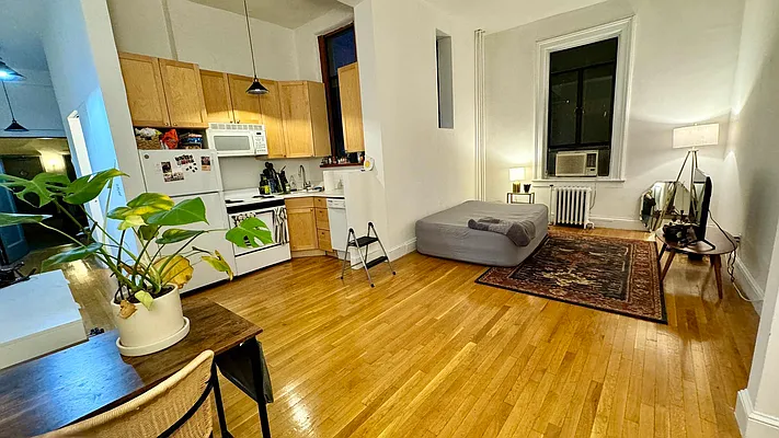 Rented by HOLTON REAL ESTATE INC. | media 14