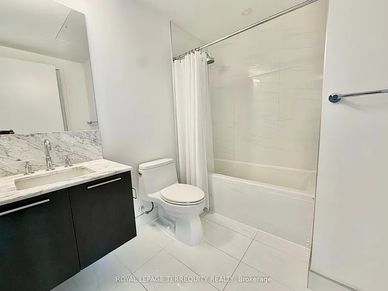 3 Gloucester St #1611 — Photo 14