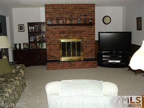 3rd image of 19415 Golfview Dr